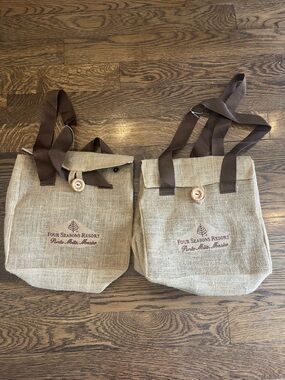 Four Seasons Resort Burlap Tote Bag with Button Closure - Natural New 2